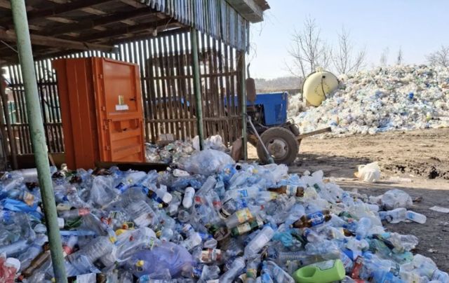 У передмісті Харкова запустили прес для переробки пластику (відео)