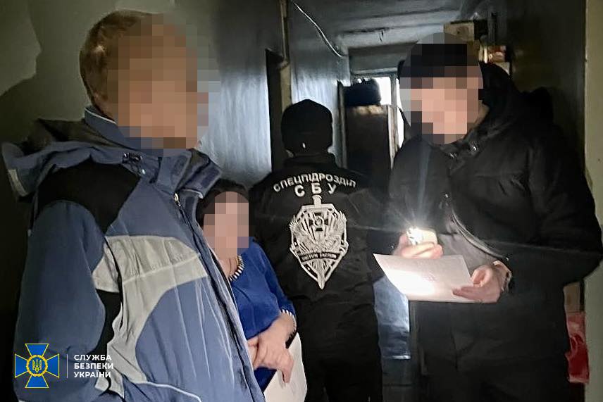 Правоохоронці та затримана