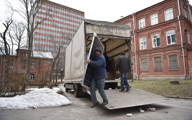 НТУ ХПИ получил четыре тонны солнечных панелей из США