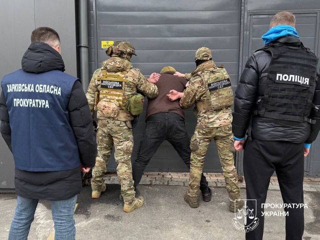 20 тисяч євро за виїзд за кордон: харківʼянам за цю суму пропонували перелізти через колючий дріт і пливти в гідрокостюмі