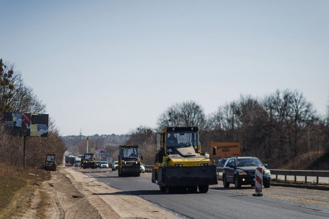Трассу Харьков-Киев начали ремонтировать: обещают сделать 52 км (фото)