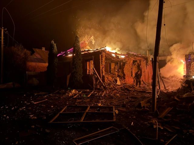 Ночная атака на Золочев: россияне уничтожили два дома и ранили пятерых человек (фото)