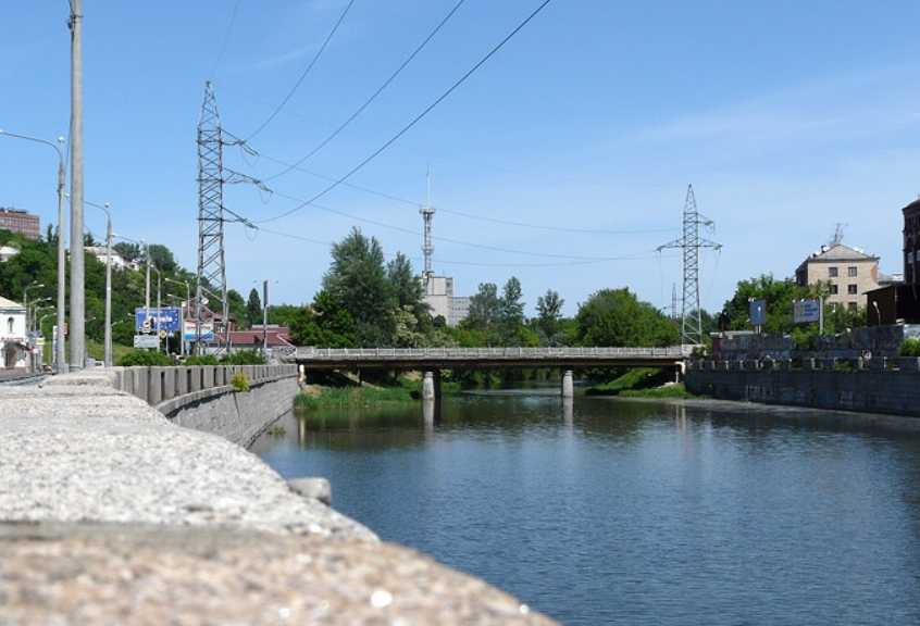 Чому відомий харківський міст називають «Горбатим»?