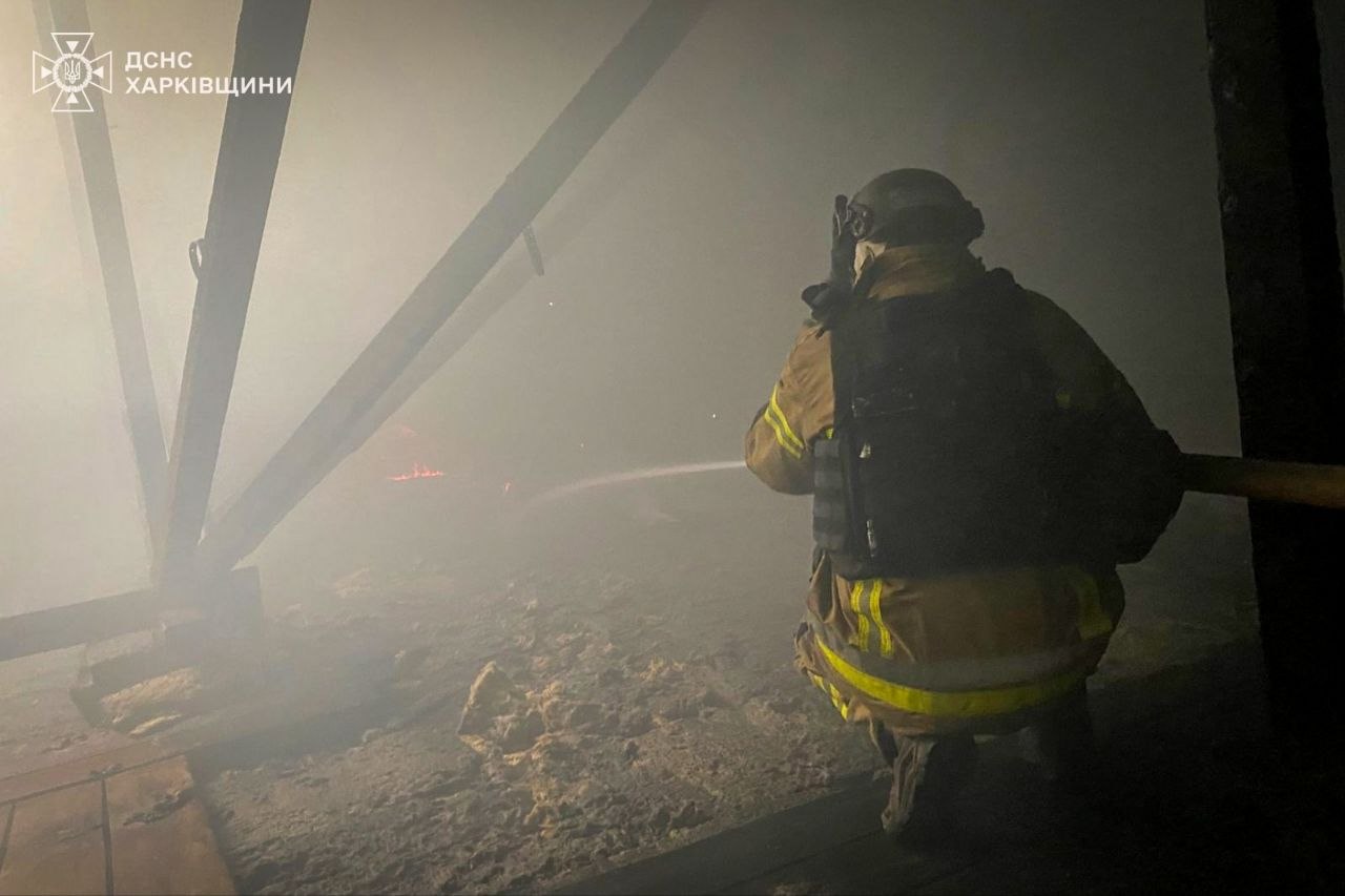 РФ прицельно ударила по больнице в Харьковской области (фото)