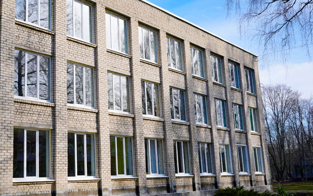 Американские фонды помогли восстановить лицей в Лозовой