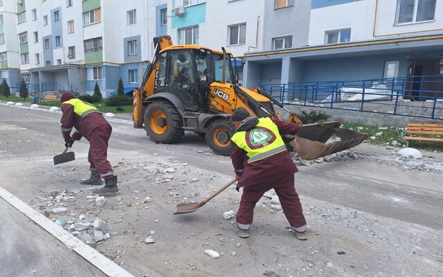 В Харькове убирают на месте прилета (фото)