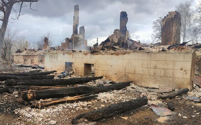 Старовинна садиба, по якій РФ завдала удару дронами, згоріла до фундаменту (фото)