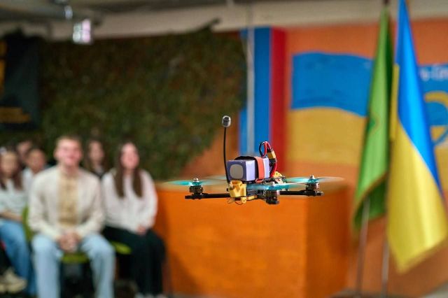 Бойцы ВСУ встретились с молодыми харьковчанами (фото)