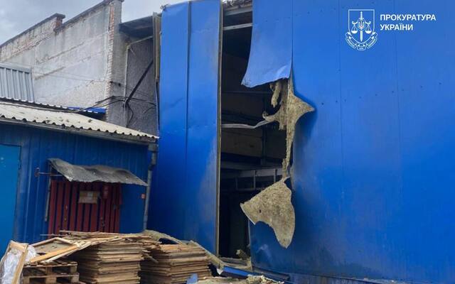 РФ вдарила по харчовому підприємству у Харківській області: є поранені