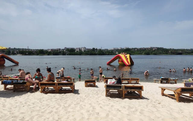 Пляж "Акважур" на Журавлевке перешел в коммунальную собственность