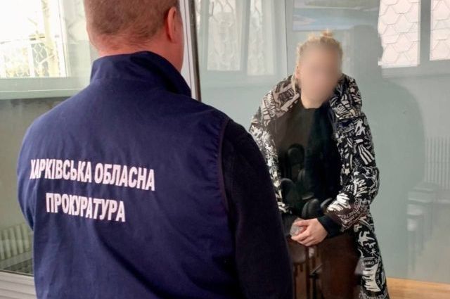 Подсудимая и правоохранитель