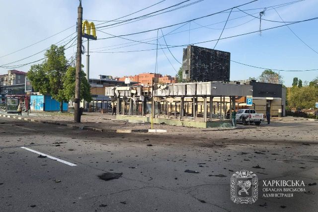 РФ зранку 16 травня вдарила по центру Харкова: розбиті виходи з метро "Наукова" і ТЦ