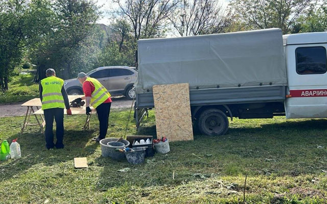 Комунальники Харкова ліквідують наслідки ударів у чотирьох районах (фото)