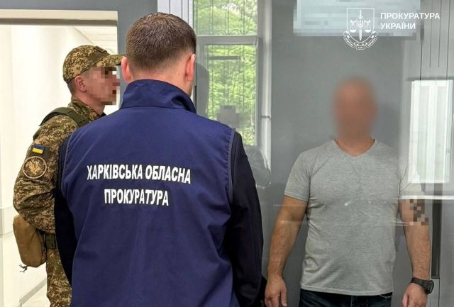 Правоохоронці та затриманий