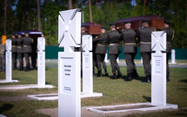 Під Києвом поховали невідомих захисників України, у тому числі – з Харківської області