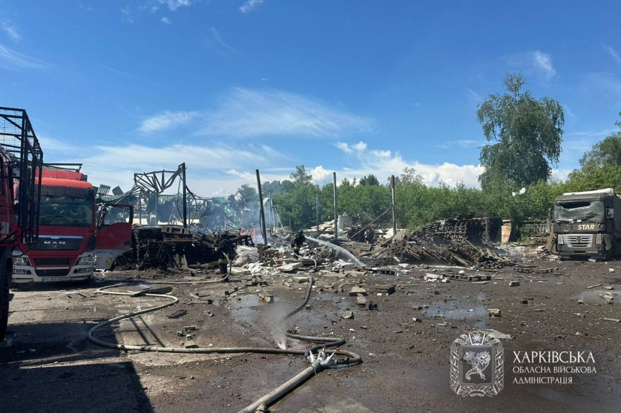 Ракетный удар по Дергачам: прилет - в предприятие, есть погибшие, 19 человек пострадало (фото)