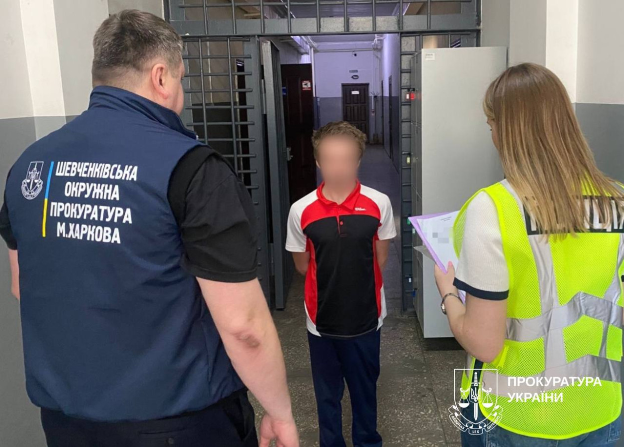 У Харкові хлопець протягом години напав на жінку та дівчинку-підлітка, намагаючись їх зґвалтувати