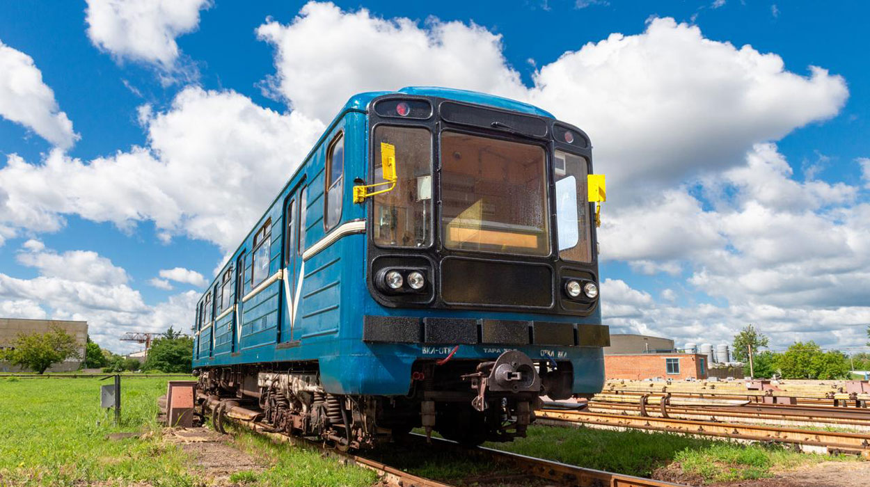 Як у Харкові миють і перевіряють потяги метро перед виїздом на лінії (фото)