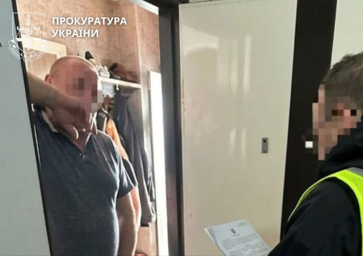 Правоохоронець та підозрюваний