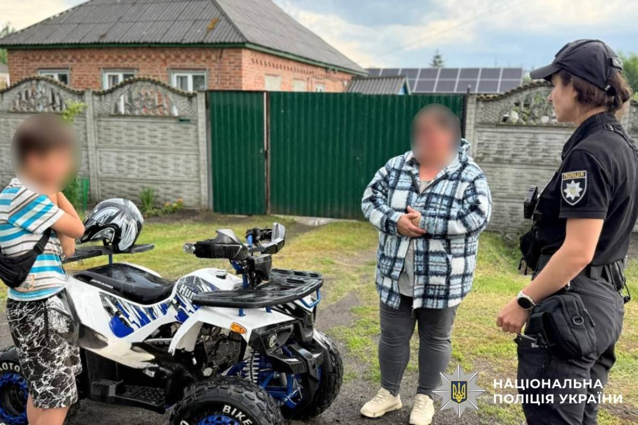 Поліцейські зупинили 10-річного водія квадроцикла в Харківській області