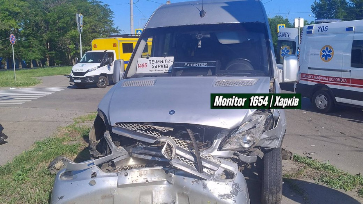 У Харкові сталася ДТП з рейсовим автобусом, постраждали троє маленьких дітей