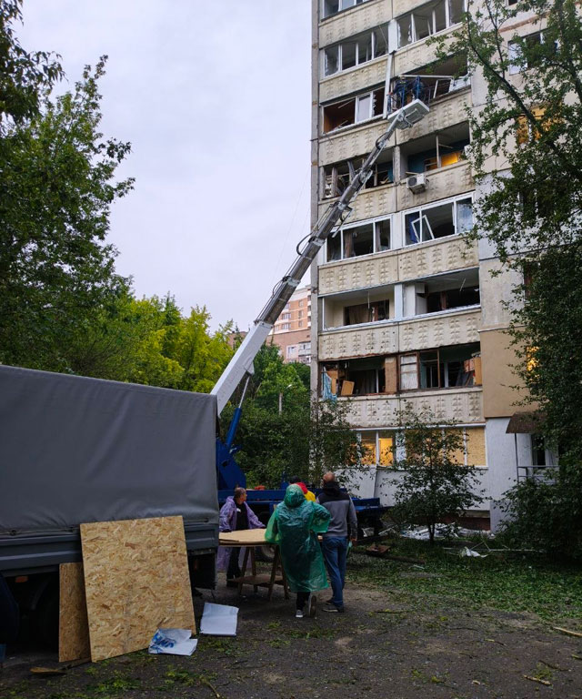 В Харькове устраняют последствия ночной атаки