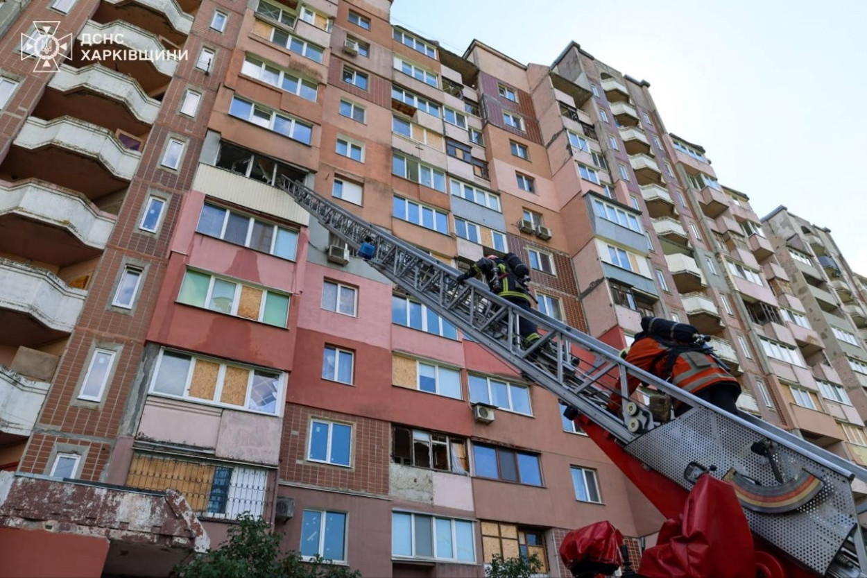 Приліт російського FPV-дрона в квартиру в Харкові: опубліковано фото