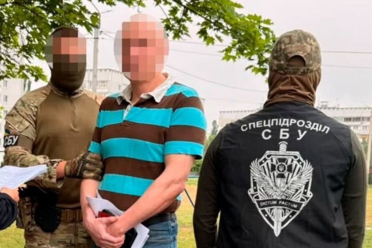 Правоохоронці та підозрюваний
