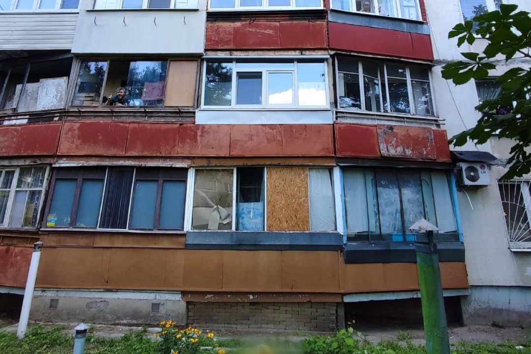 В Харькове маленький мальчик выпал из окна 5-го этажа, ребенок погиб (фото)