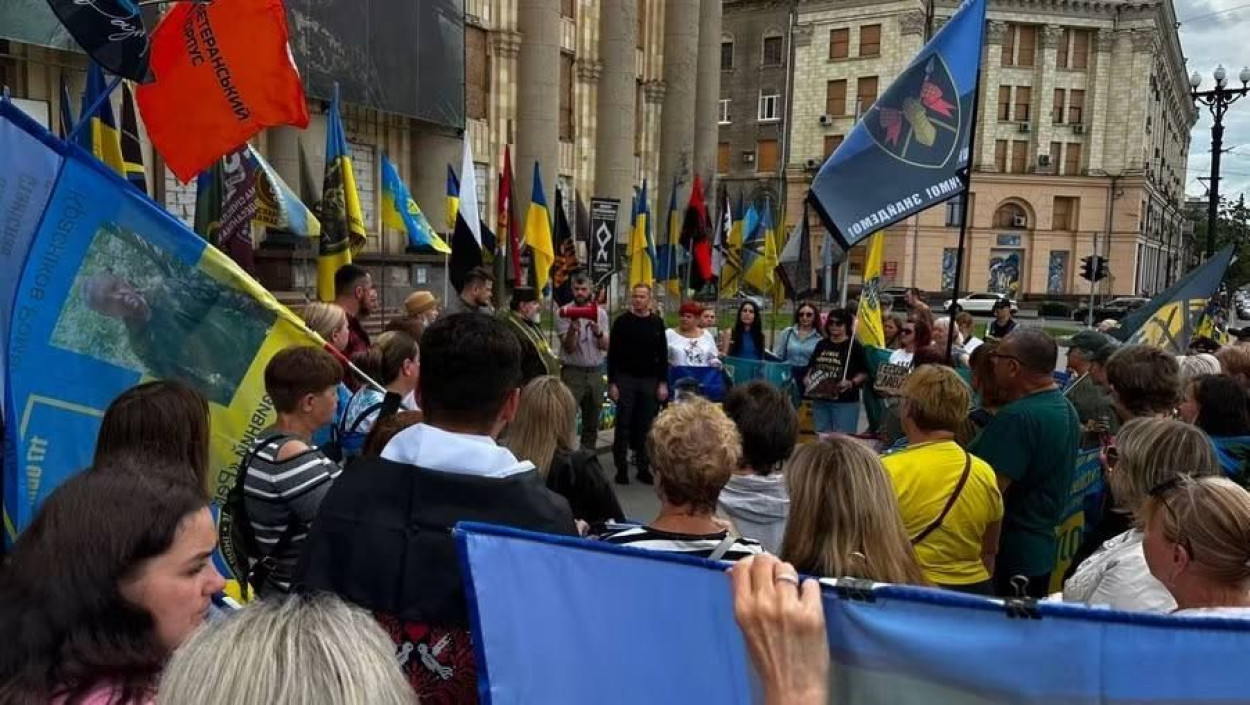 У Харкові пройшла акція на підтримку військовополонених, зниклих безвісти та їхніх родин (фото)