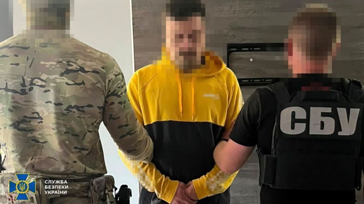 Працівник торговельної мережі коригував удари РФ по об'єктах на трасі Полтава – Харків
