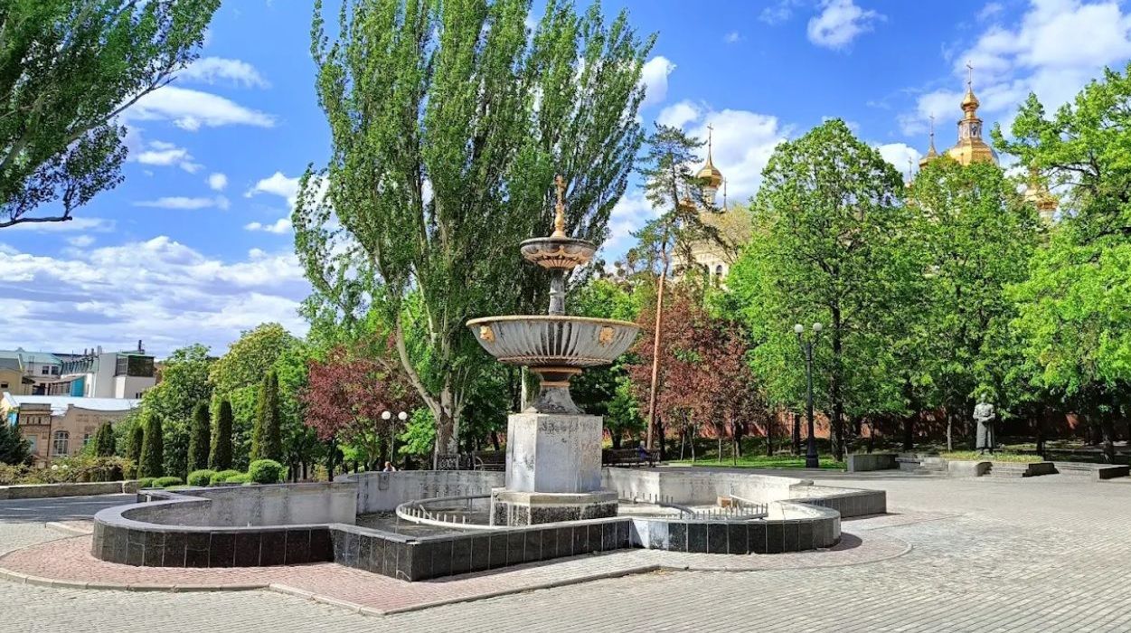Соборный сквер вернули городу: готовится реконструкция