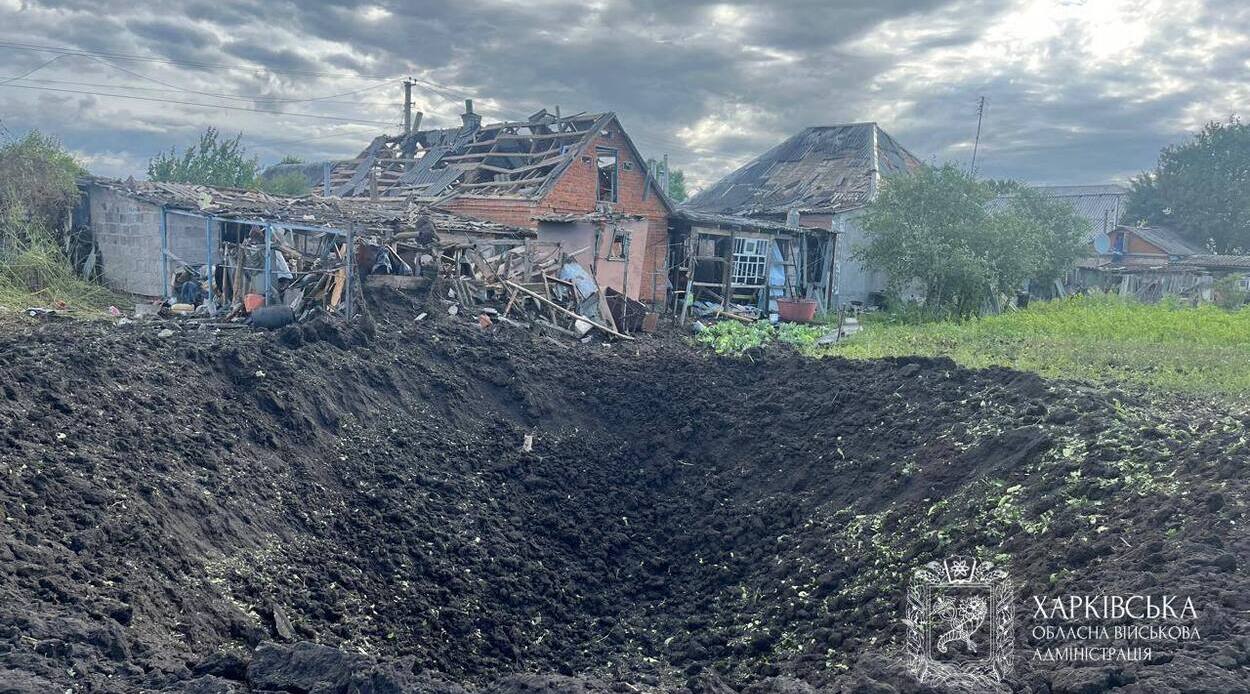 РФ ударила по поселку в Харьковской области ракетами Х-59 (фото)