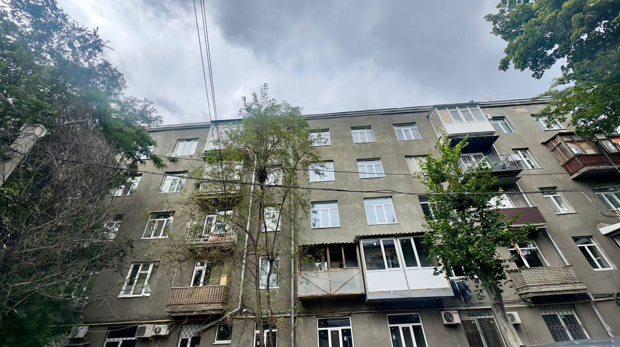 У Харкові відновлюють зруйнований обстрілами будинок на Мироносицькій