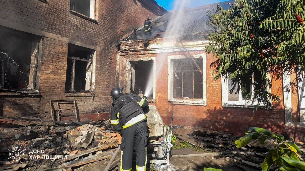 Россияне ударили ракетой по учебному заведению в Балаклее (фото)