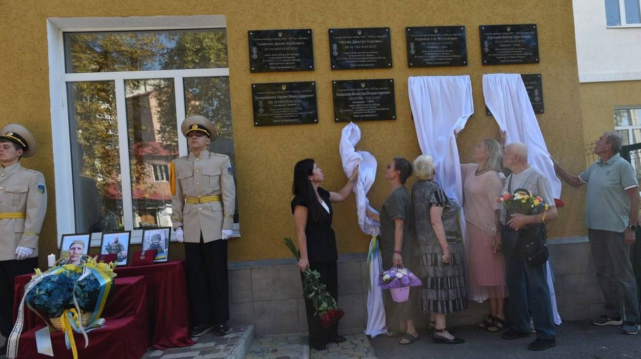 В Харькове открыли мемориальные доски в честь павших военных (фото)