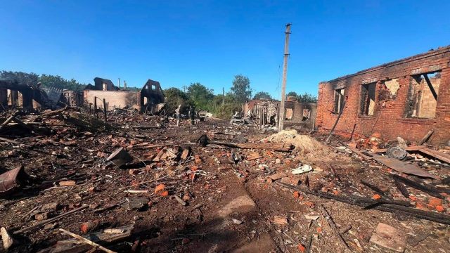 Удар по пригороду Харькова: погибли 5 человек, в том числе спасатель и 2 медика (фото)