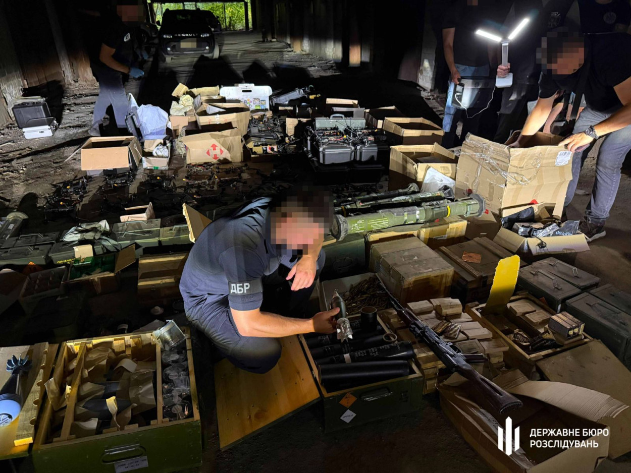 В Харькове военный пытался за 11 тысяч долларов продать гранатометы
