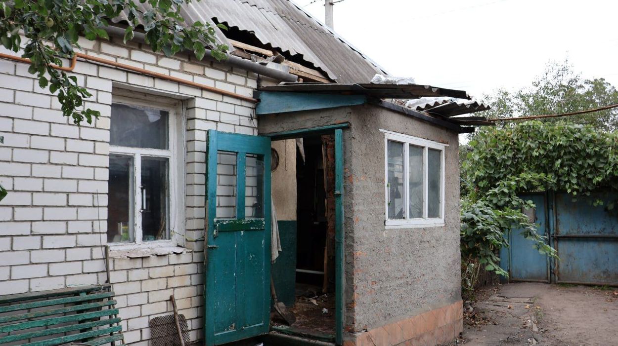 В пригороде Харькова дрон ударил по дому и не сдетонировал (фото)