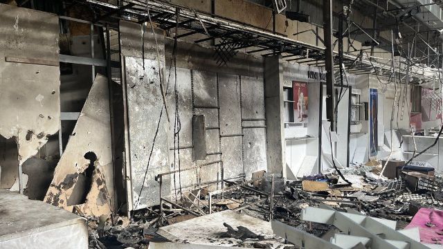 РФ 28 августа ударила по ТЦ «Караван» в Харькове: фото с места прилета