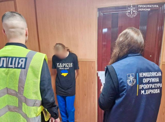 В Харькове несовершеннолетняя девушка поджигала машины (фото)