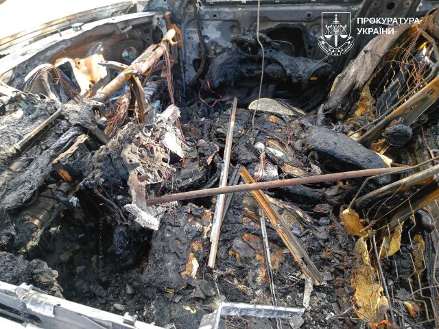 В Харькове несовершеннолетняя девушка поджигала машины (фото)