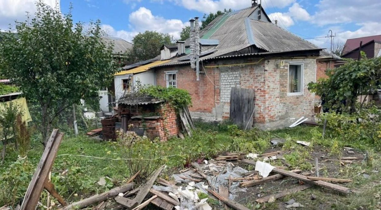 Россияне ударили по жилым домам в Слободском районе Харькова