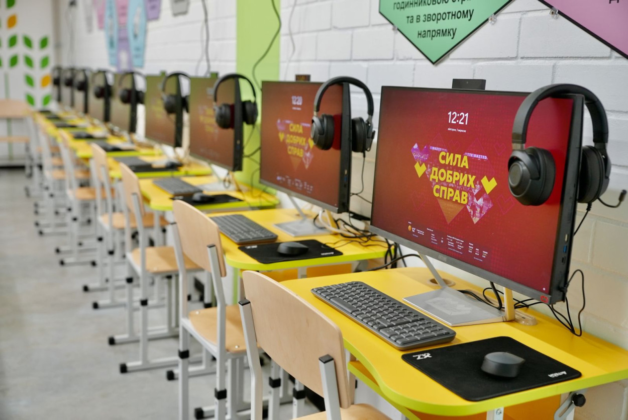 У підземній школі Харкова Betking Foundation облаштував сучасний комп’ютерний клас для дітей