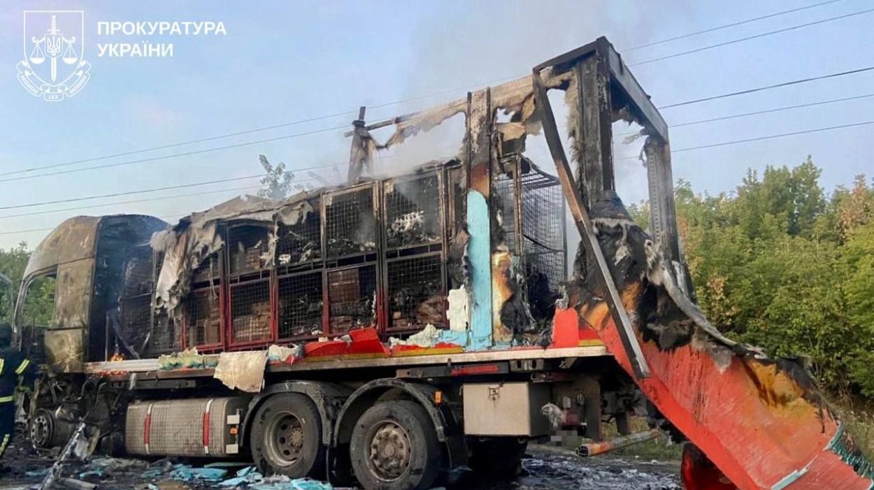 «Молния» разбила фуру «Новой почты» в Харьковской области
