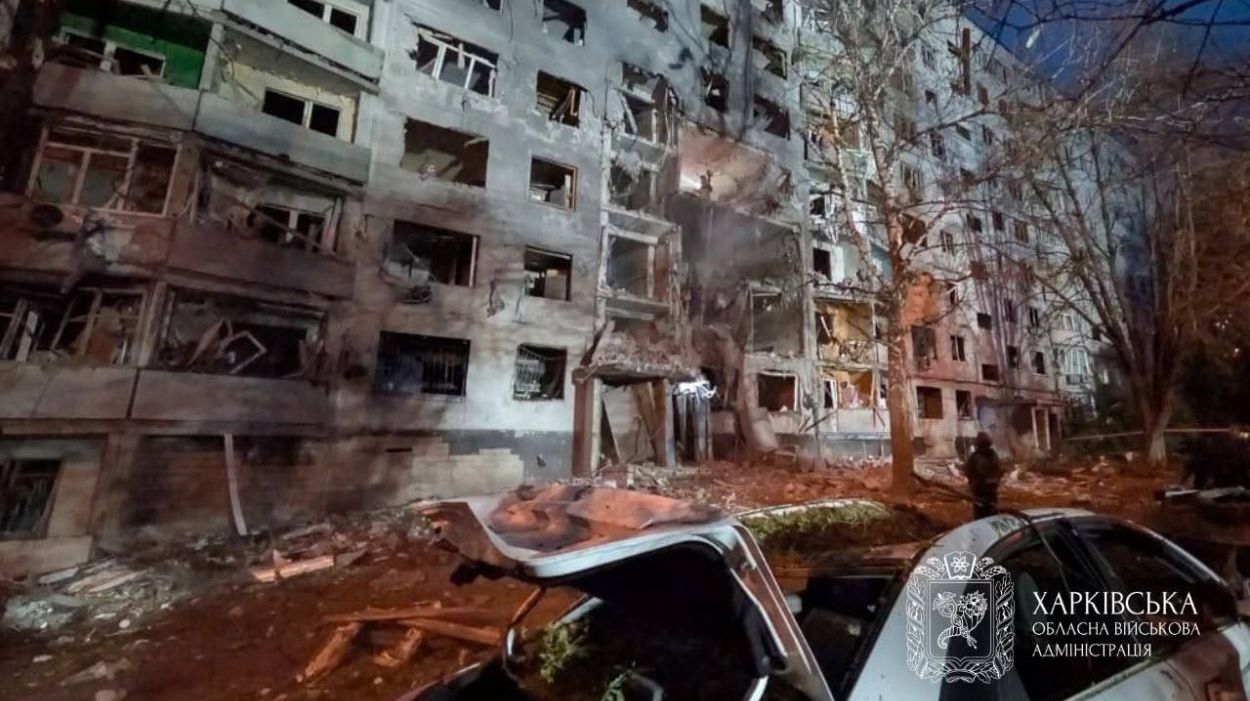 РФ у ніч на 28 вересня вдарила по багатоповерхівці в Салтівському районі Харкова (фото, відео)