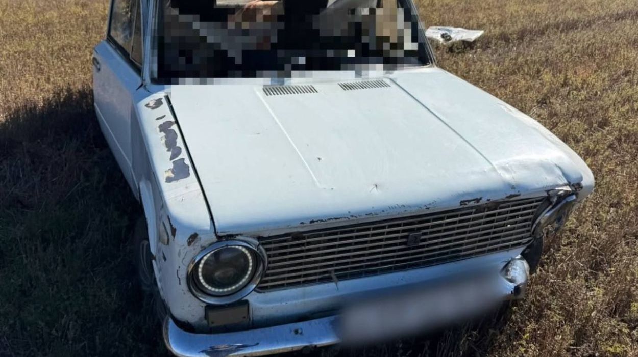 Россияне FPV-дроном ударили по автомобилю ВАЗ: водитель погиб