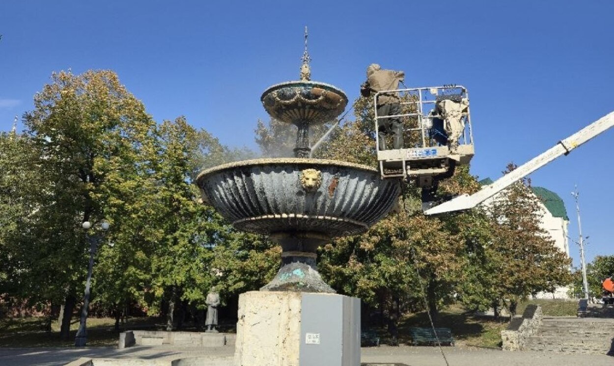 В центре Харькова восстанавливают фонтан (фото)