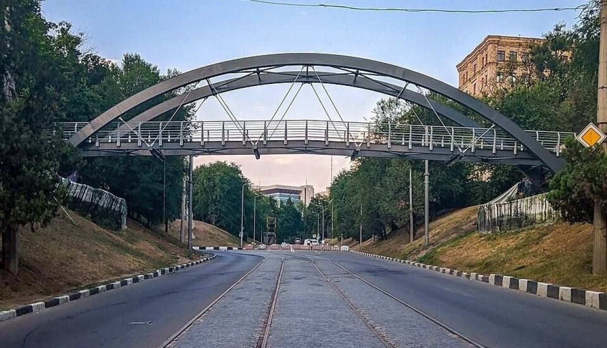 На Клочковском спуске на два дня ограничат движение транспорта