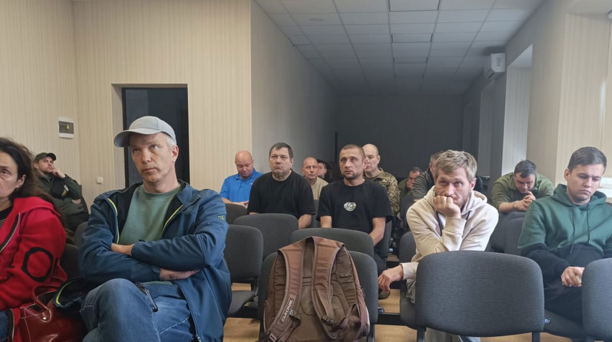 Специалисты ХОВА провели выездной прием для ветеранов в медучреждении